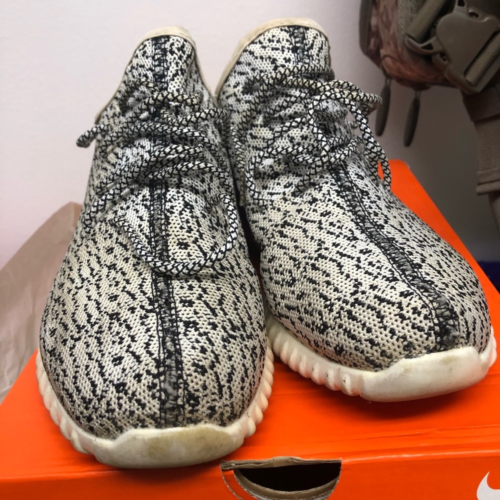 FAKE yeezy turtle doves size 8